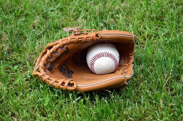 Base Ball Gloves